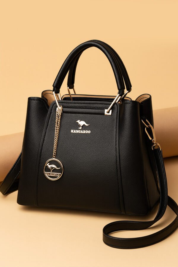 Bolsa Feminina Estruturada com Alça Dupla e Detalhes Dourados - Imagem 1