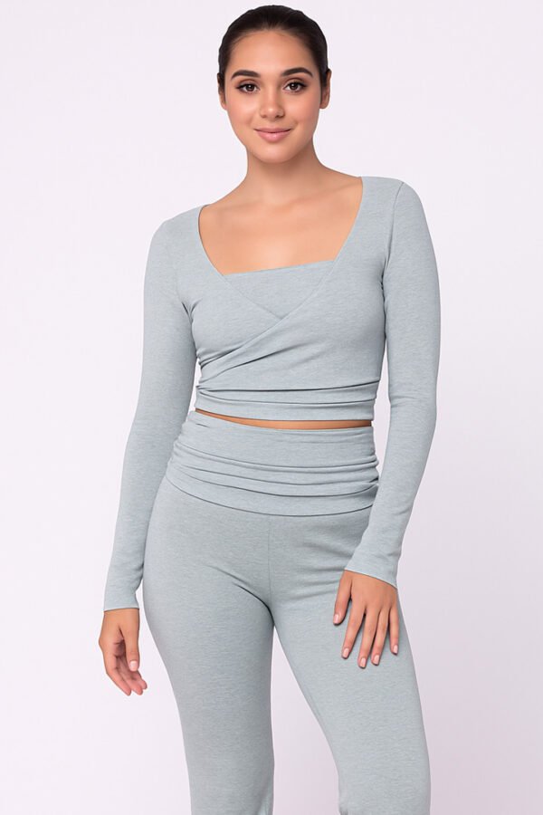 Conjunto Feminino Cintura Alta com Blusa Transpassada e Calça Flare - Imagem 1